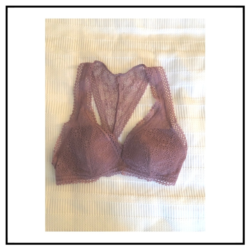 Victoria's Secret: Lacy Lavender Bralette - XS